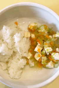 【保育園離乳食後期】豆腐と野菜の煮物