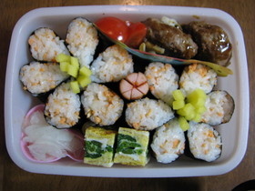 娘のお弁当*花はな細巻き
