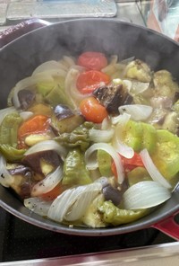 無水鍋で作る夏野菜の煮込みスープ