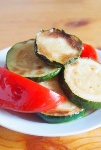 夏野菜を味わう！カラフル野菜のマリネ