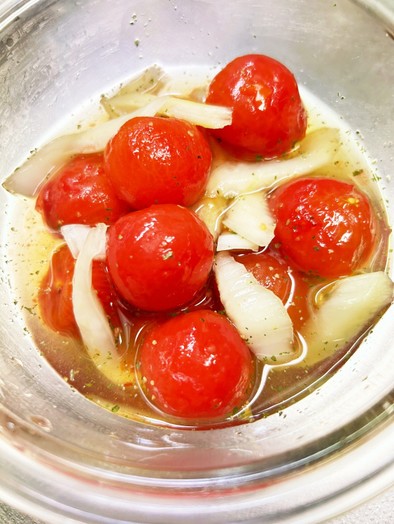 プチトマトとセロリの浅漬け。の写真