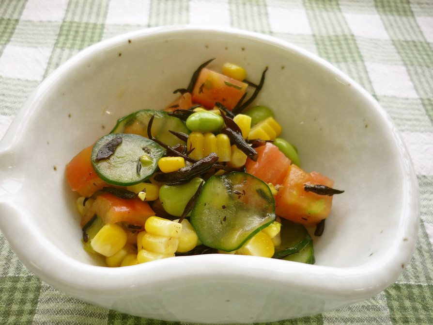 夏野菜とひじきのサラダの画像