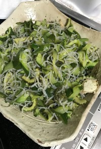 糸こんにゃくと夏野菜（緑）の炒め物