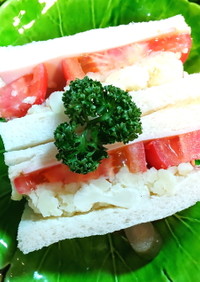 カリフラワーポテトサラダのサンドイッチ
