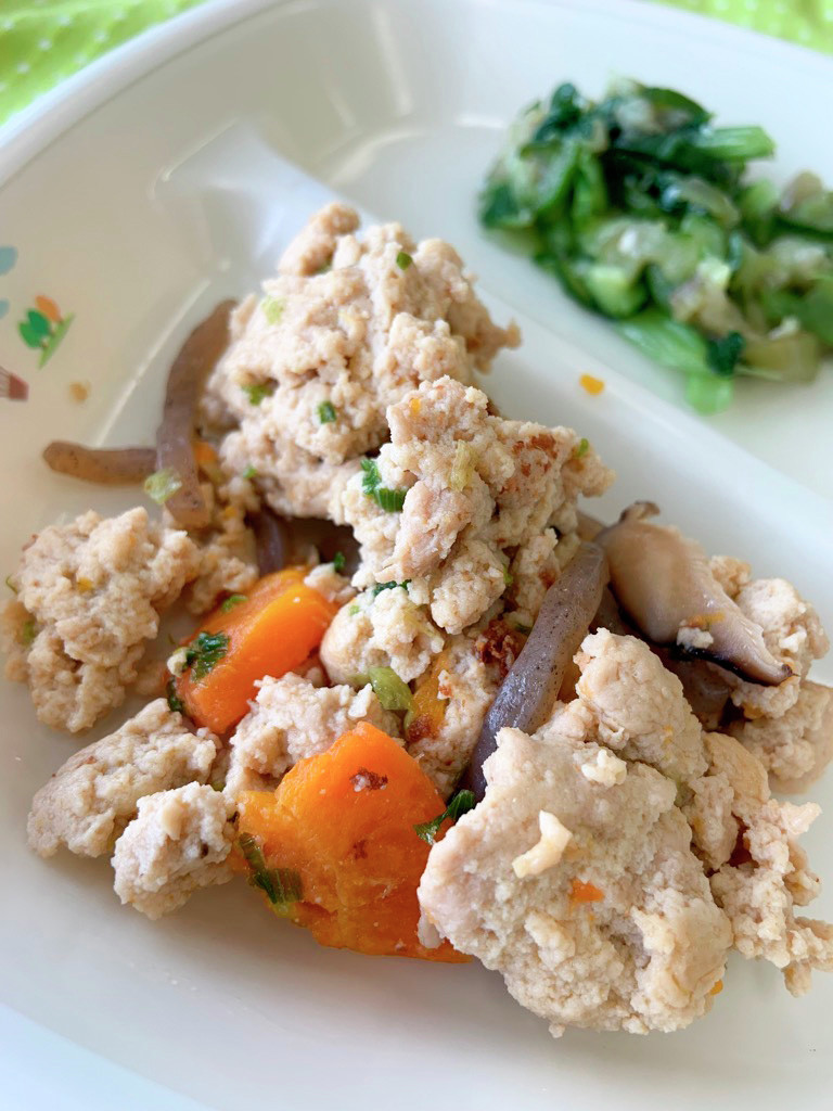 高野豆腐粉と野菜煮物　河内長野市学校給食の画像