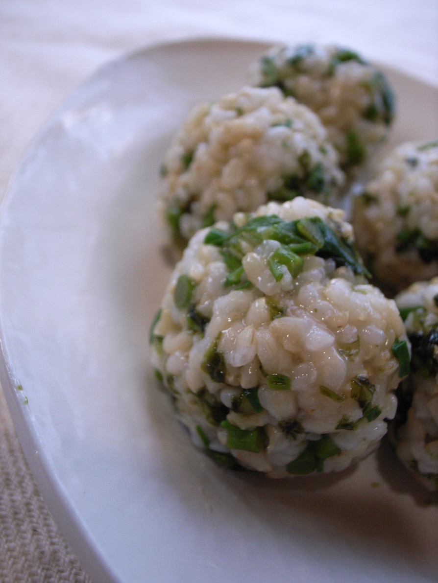 お弁当☀玄米のおむすび☀青菜の地のり和えの画像