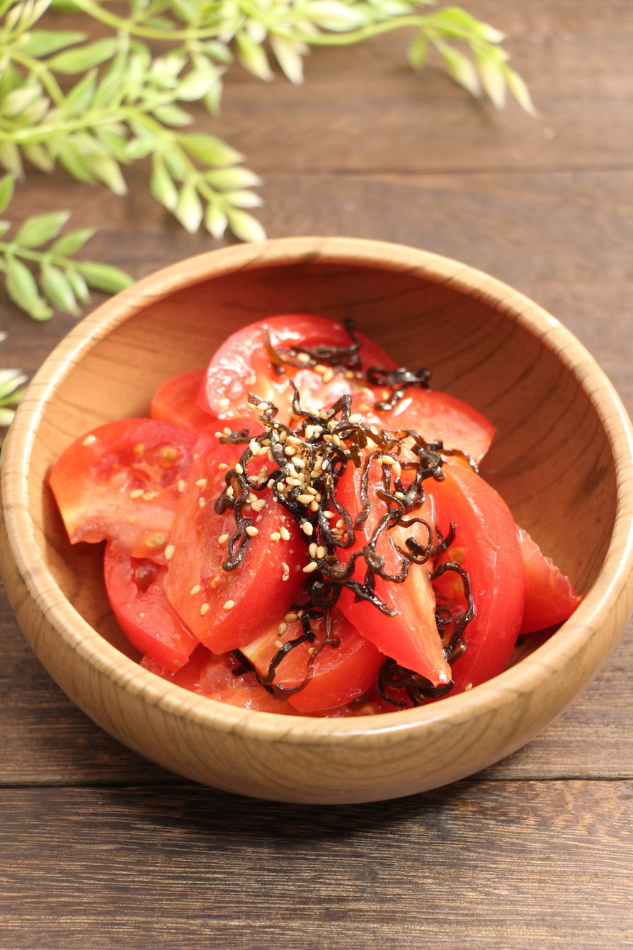 簡単！トマトの塩昆布和え　ピリ辛胡麻風味の画像