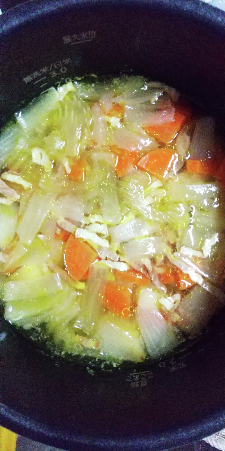 電気圧力鍋で簡単♪野菜コンソメスープの画像