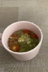 レタスとトマトの卵スープの画像