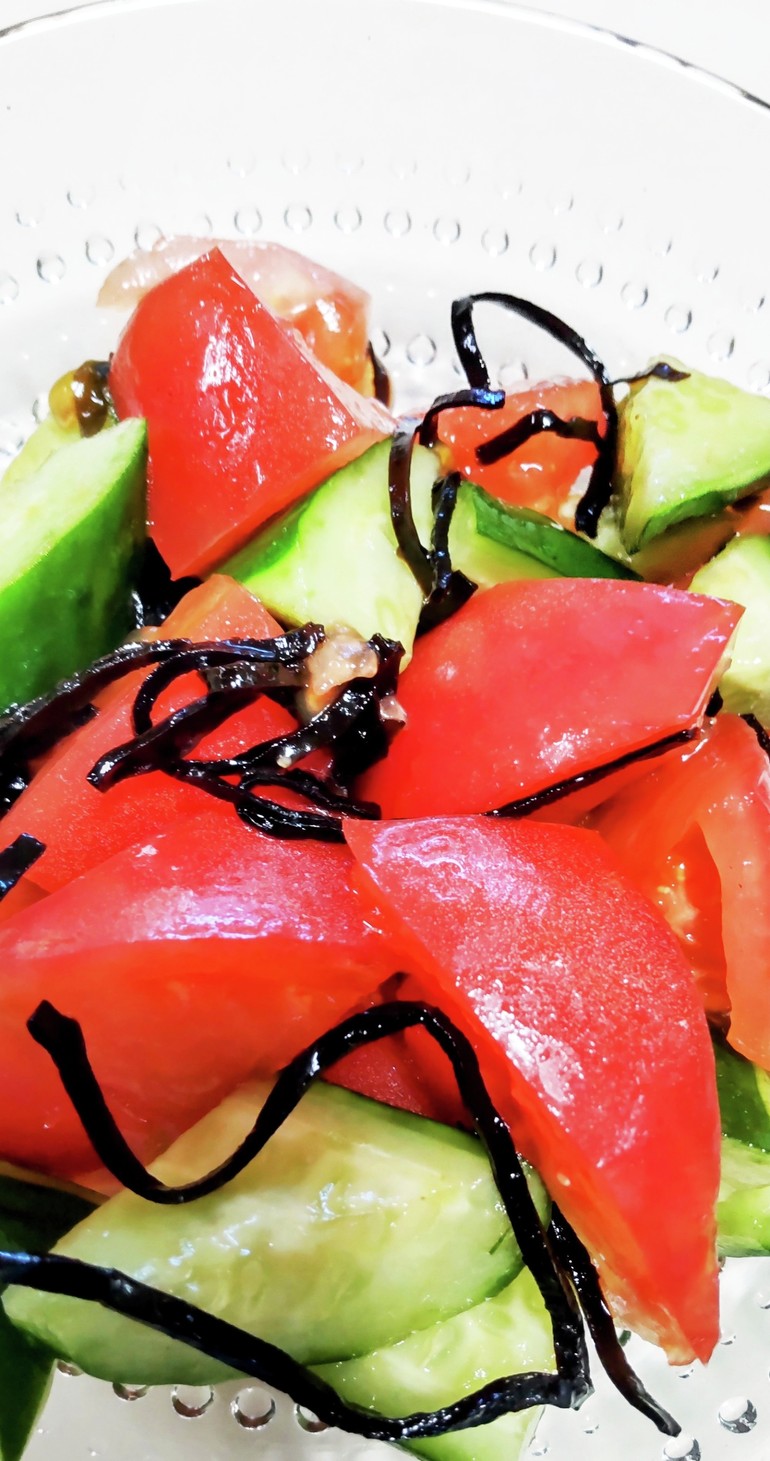 塩昆布ときゅうりとトマトの簡単サラダ♡の画像