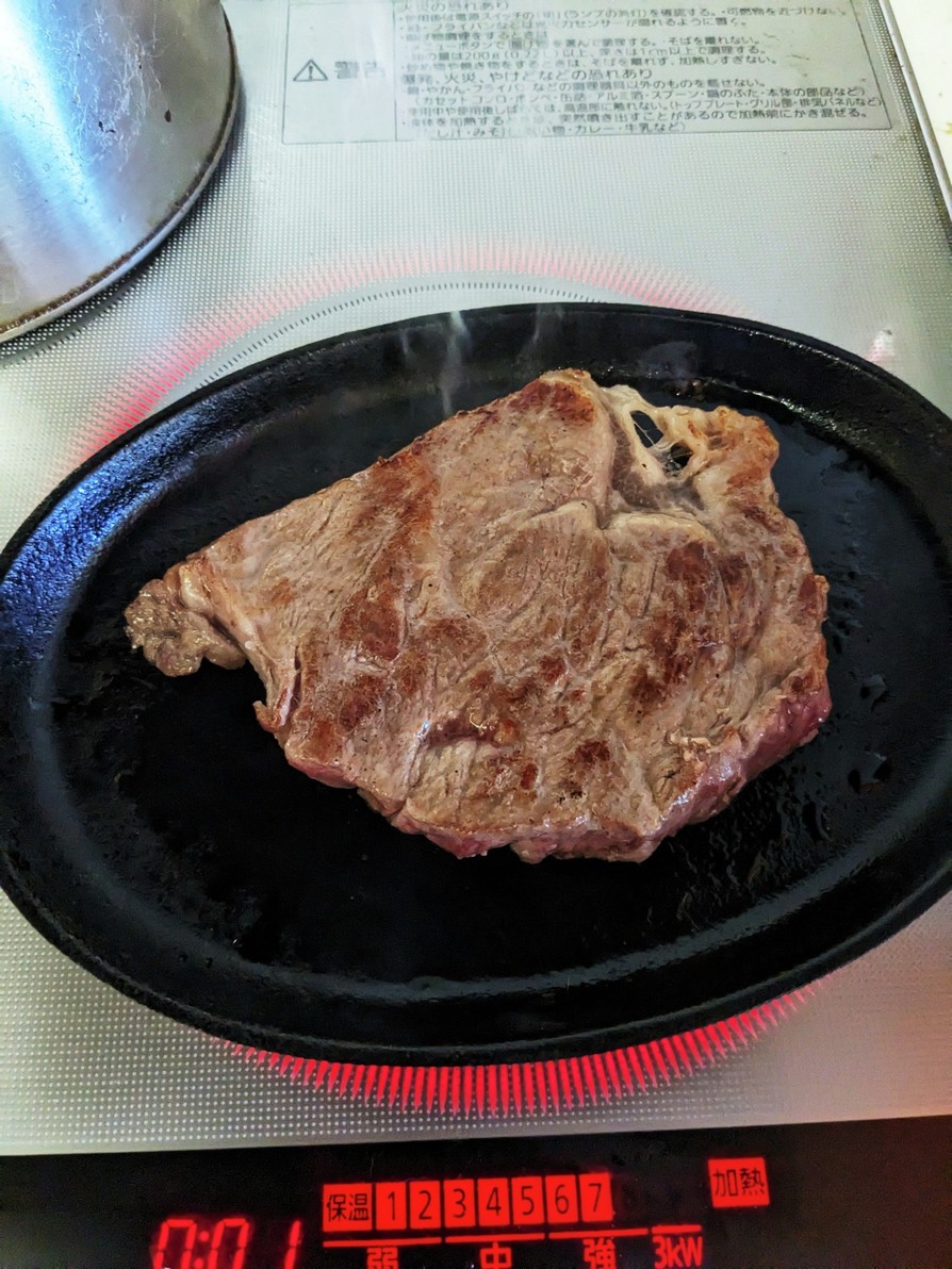分厚いステーキの焼き方の画像
