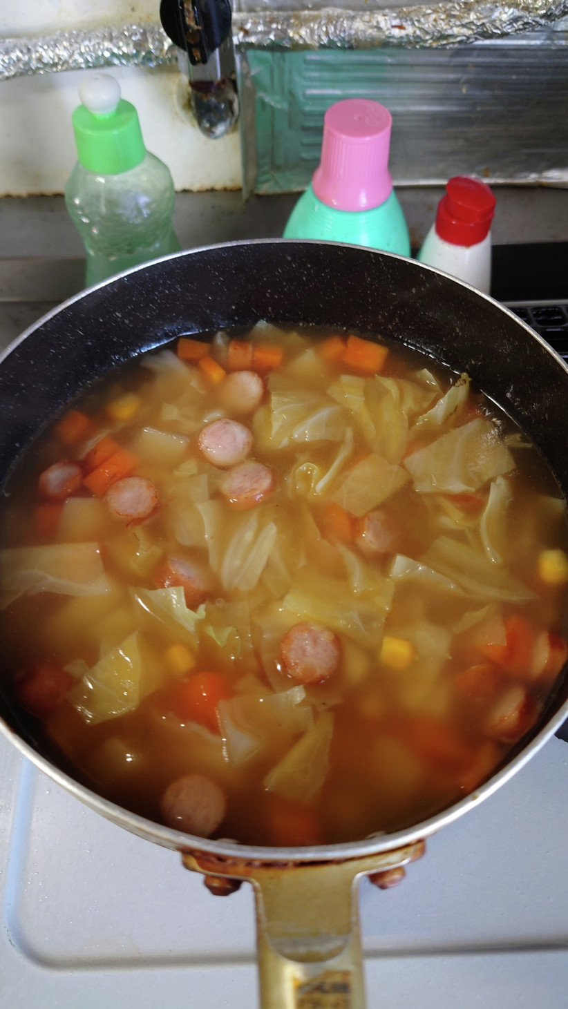 ヨウサマの減塩キャベツのポトフ風スープの画像
