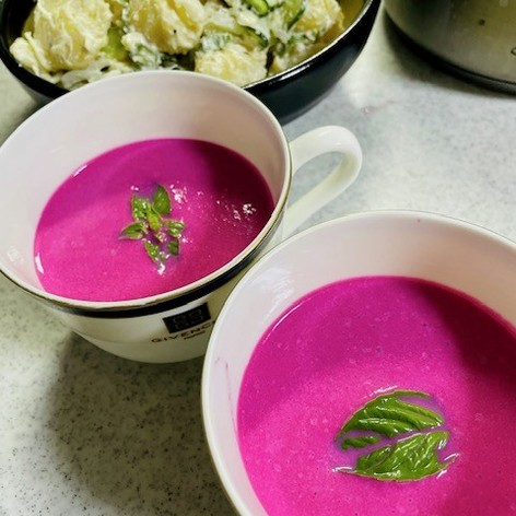 超簡単♪ピンクの冷たいスープ