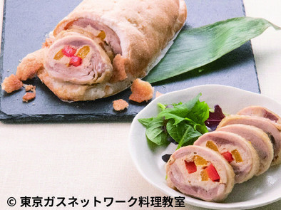 上州地鶏の塩釜焼き〜彩り野菜包み〜の写真