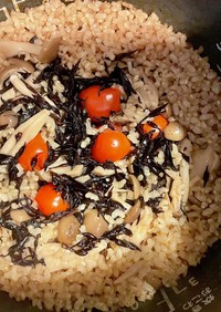発芽玄米の炊き込みご飯(トマト、ひじき)