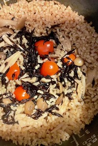 発芽玄米の炊き込みご飯(トマト、ひじき)