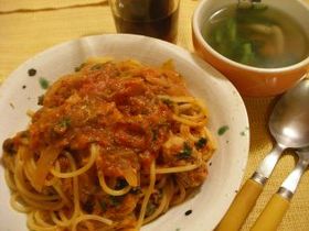 サバ水煮缶のトマトソースパスタ