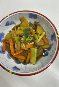 鳳梨炒牛肉（パイナップルと牛肉炒め）