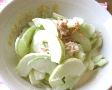 キュウリとホタテ缶詰の簡単サラダの画像