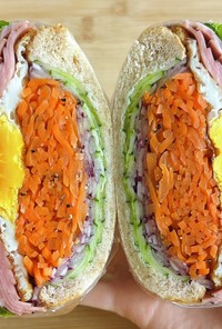 野菜とハムぎっしり♪極厚サンドイッチ