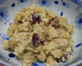 豆のクミン風味ポテサラ