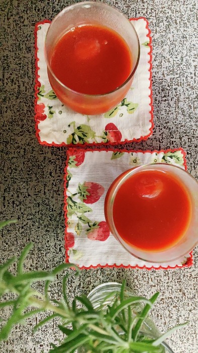 トマトジュースでトマトゼリーの写真