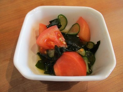 （副菜A）トマトとワカメのポン酢和えの写真
