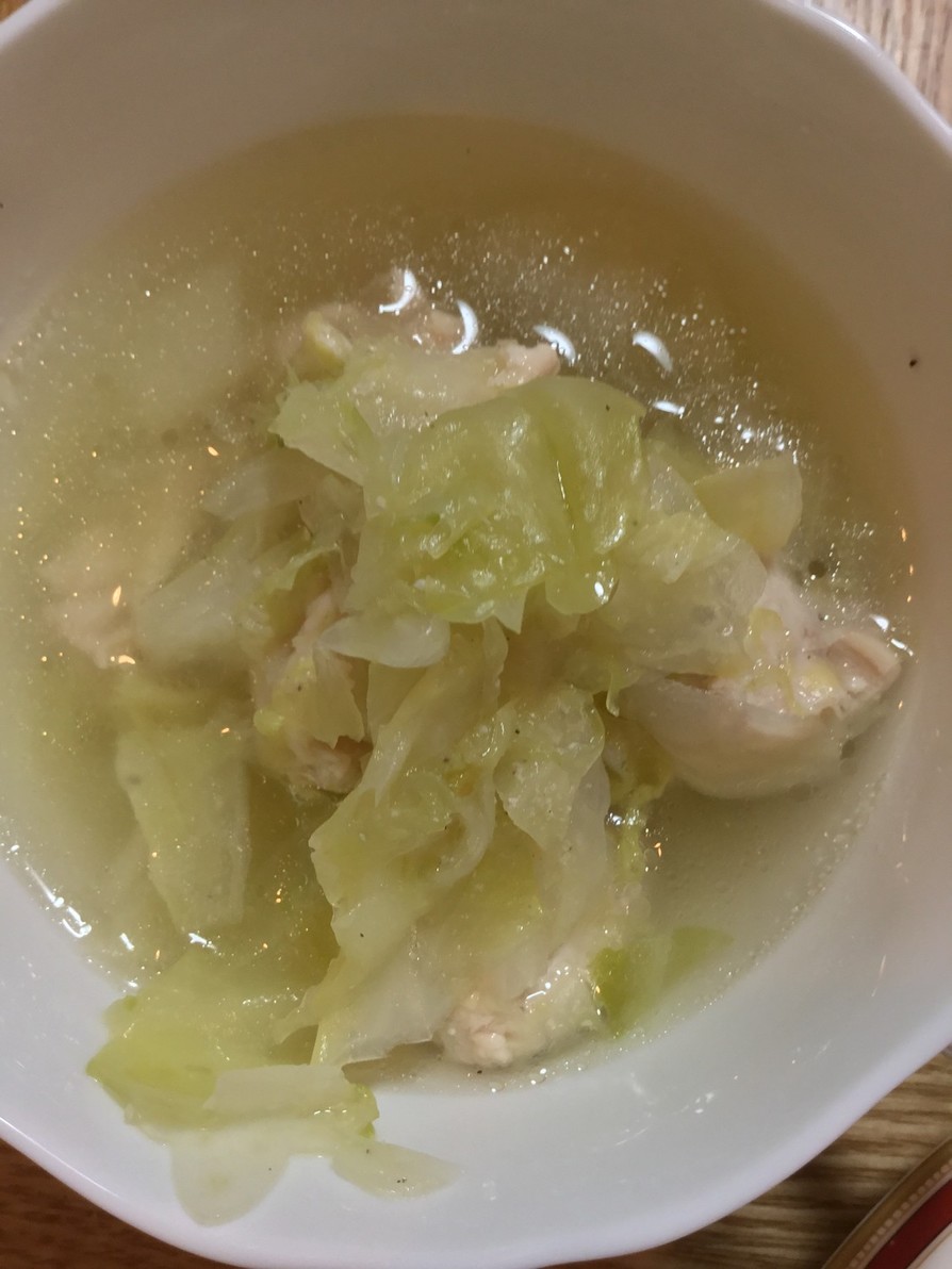 鶏むね肉と千切りキャベツスープの画像