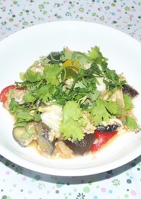 夏野菜と海鮮のトムヤム風玉子炒め