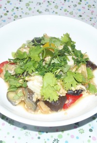 夏野菜と海鮮のトムヤム風玉子炒め