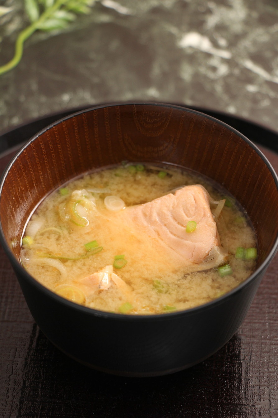 簡単！銀鮭と葱のお味噌汁　生姜風味の画像