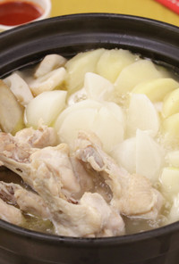 鶏手羽元と根菜のタッカンマリ風鍋