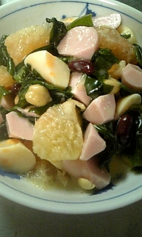 ワカメとグレープフルーツの豆サラダ