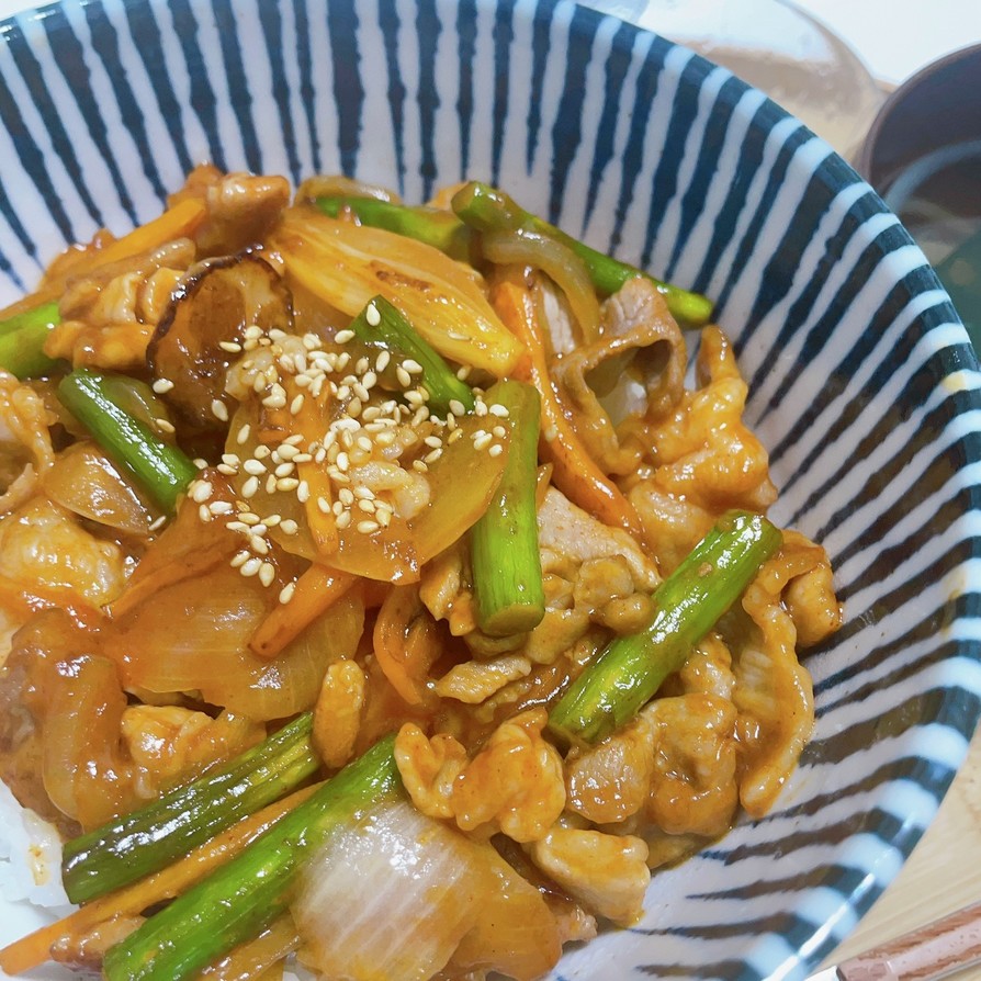 豚こまとにんにくの芽の韓国風コチュ炒め丼の画像