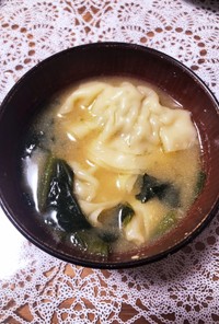 冷凍餃子de味噌ラーメン風味噌汁