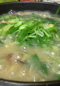 鶏手羽元とネギの韓国風スープ