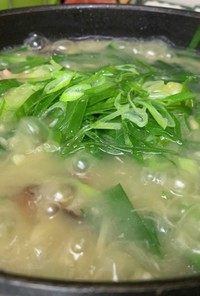 鶏手羽元とネギの韓国風スープ