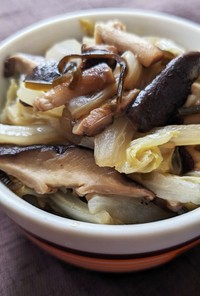 白菜と椎茸の塩昆布炒め