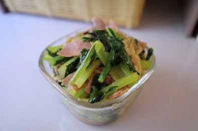 小松菜ベーコンのガリバタ炒め✦お弁当の写真