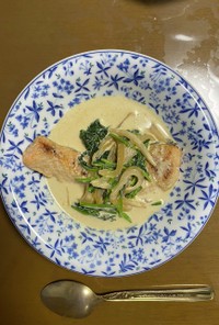 晩御飯にピッタリな鮭の味噌クリーム煮