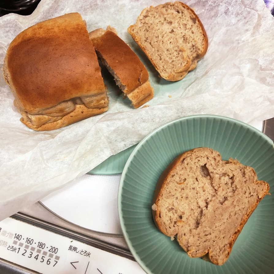 オートミールと米粉のパンの画像