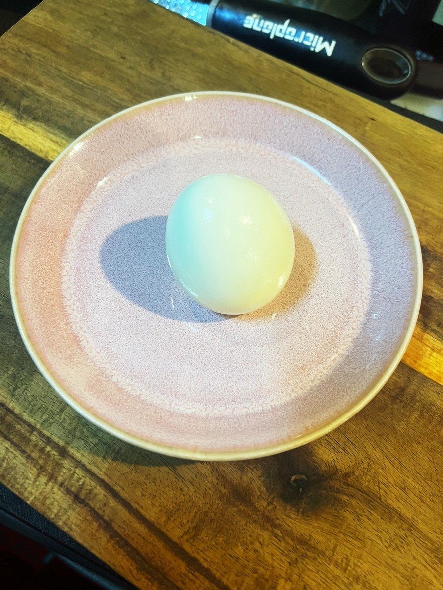 普通のゆで卵の画像