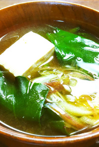 豆腐とオカワカメのお味噌汁