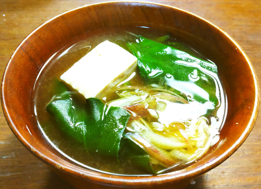 豆腐とオカワカメのお味噌汁の画像