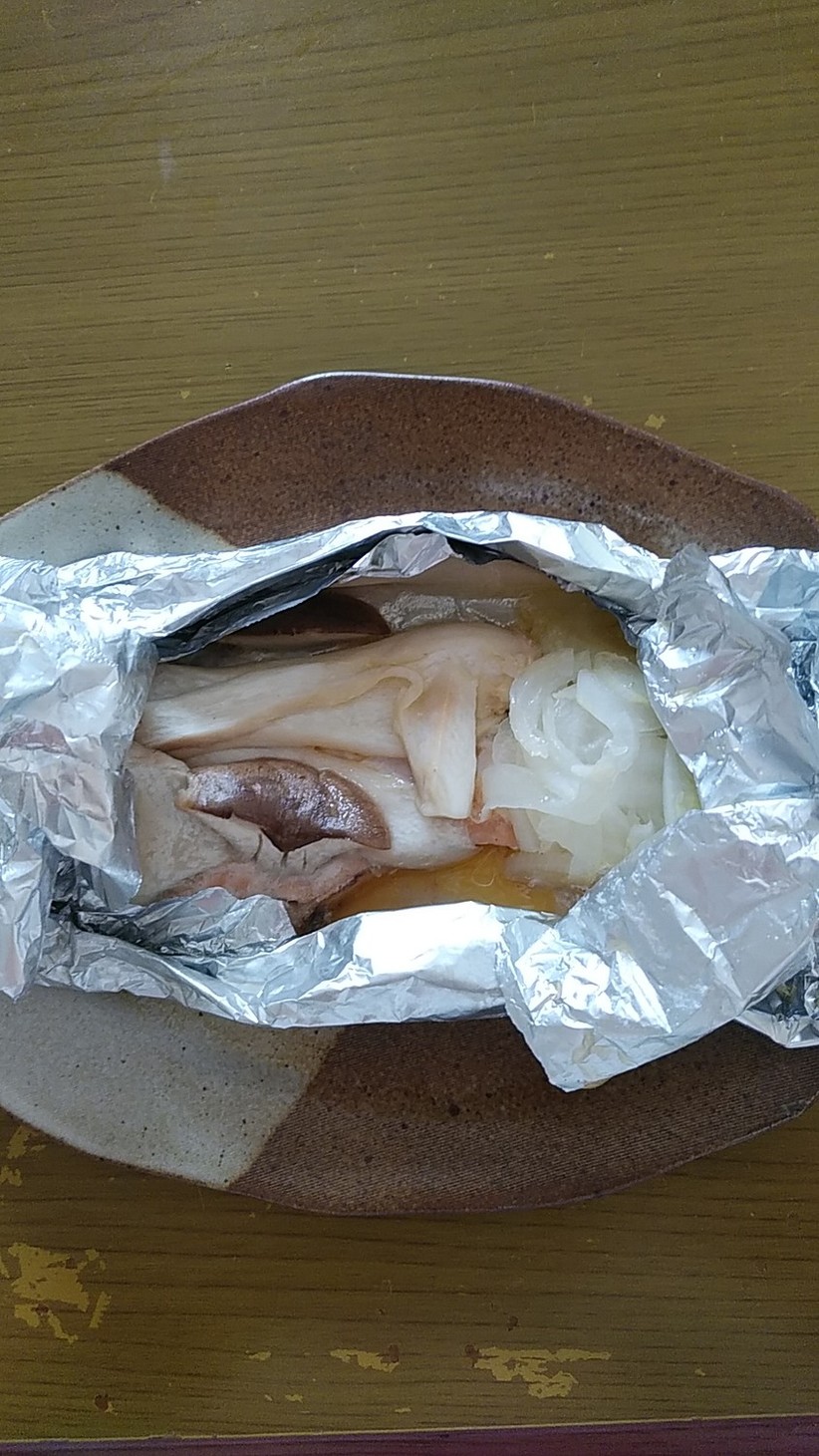 塩鮭レモンバターホイル焼きの画像