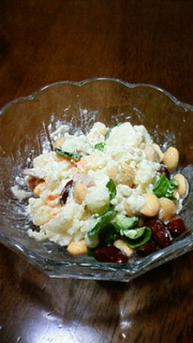 惣菜サラダ+大豆=お手軽でも栄養しっかり