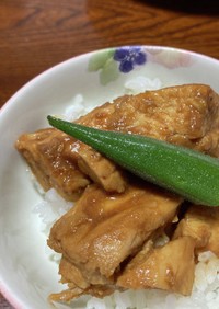 鶏胸肉の味噌煮丼