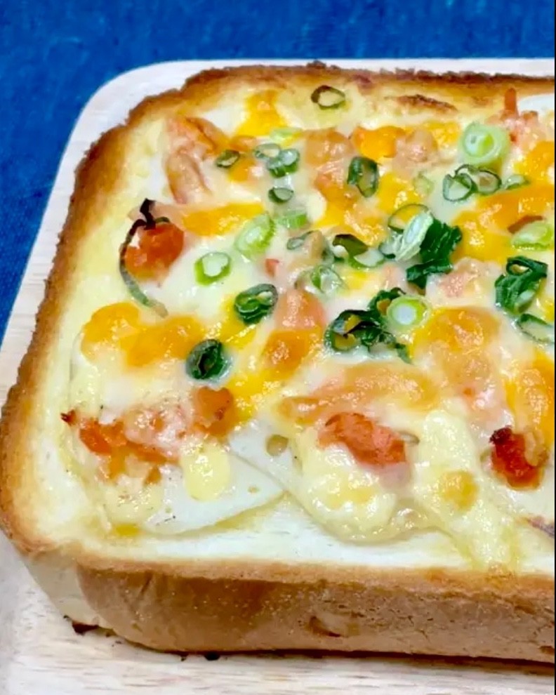 食パンアレンジ☆蓮根鮭マヨチーズトーストの画像