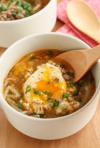 卵入り♫ひき肉ともやしのピリ辛スープ 