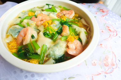小松菜のスープワンタンの写真
